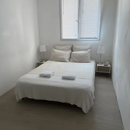 Location De Privee Dans Securisee Privee,parking Gratuit , 1 Minute Du Tramway, A 9 Minute Du Centre Ville, Accessible A Plusieurs Transports Séjour chez l'habitant
