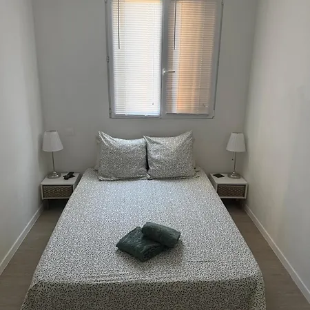Location Dans Privee,securisee ,parking Gratuit , 1 Minute Du Tramway, A 9 Minute Du Centre Ville, Accessible A Plusieurs Transports Δωμάτια σε οικογενειακή κατοικία *